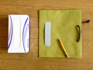 紙袋で作る壁掛けティッシュケース作成手順１